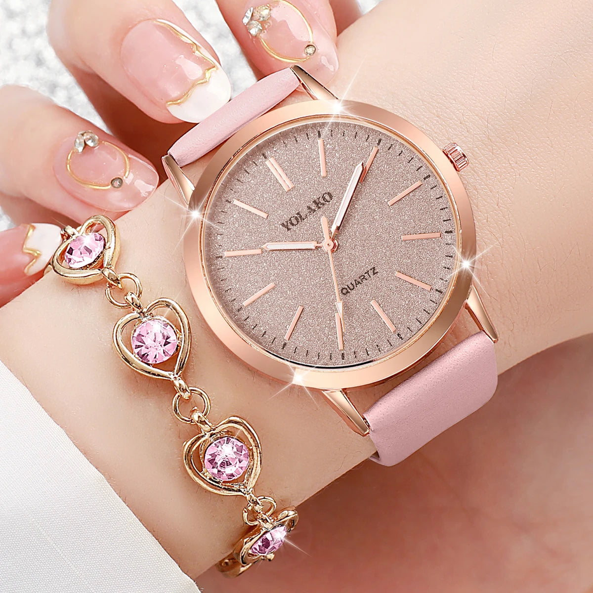 Women's Watch Fashion Matte Dial Casual Leather Band Quartz Watch with Diamond Heart Jewelry Set（Without Box）