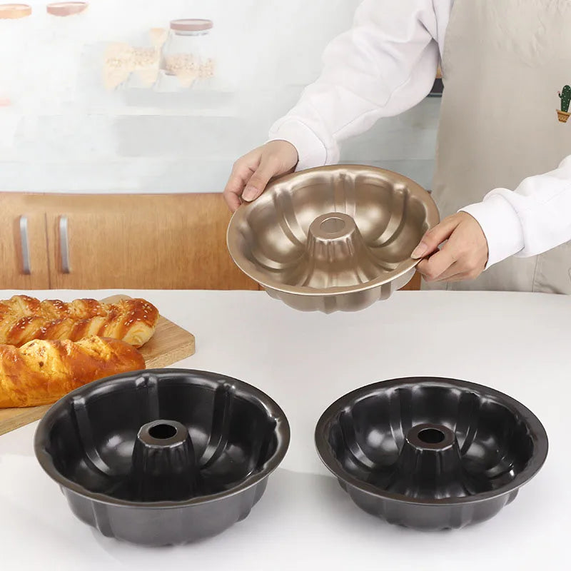 Non-Stick Metal Bake Mould Round Cake Pan Bakeware Carbon Steel Cakes Molds Donut Hollow Mold Kitchen Accessories