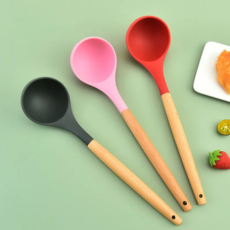 Round Silicone Wooden Handle Soup Spoon Korean Ramen Noodles Bouillon Cooking Long Ladle Japanese Kitchen Tablespoons Tableware