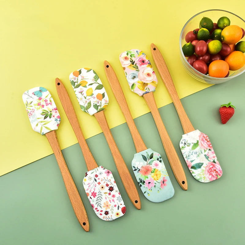 Creative Silicone Pastry Spatula Wooden Handle Cream Chocolate Pancake Baking Scraper Kitchen Cake Butter Batter Blender Mixer